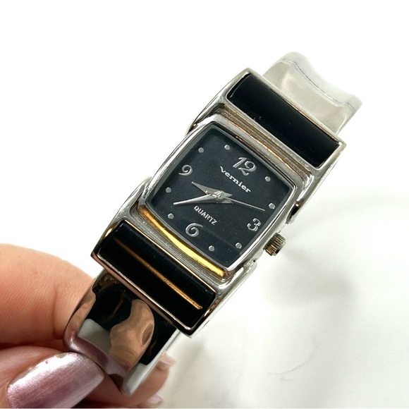 Vernier Quartz Working Watch Clamper Bangle Style - Picture 9 of 13